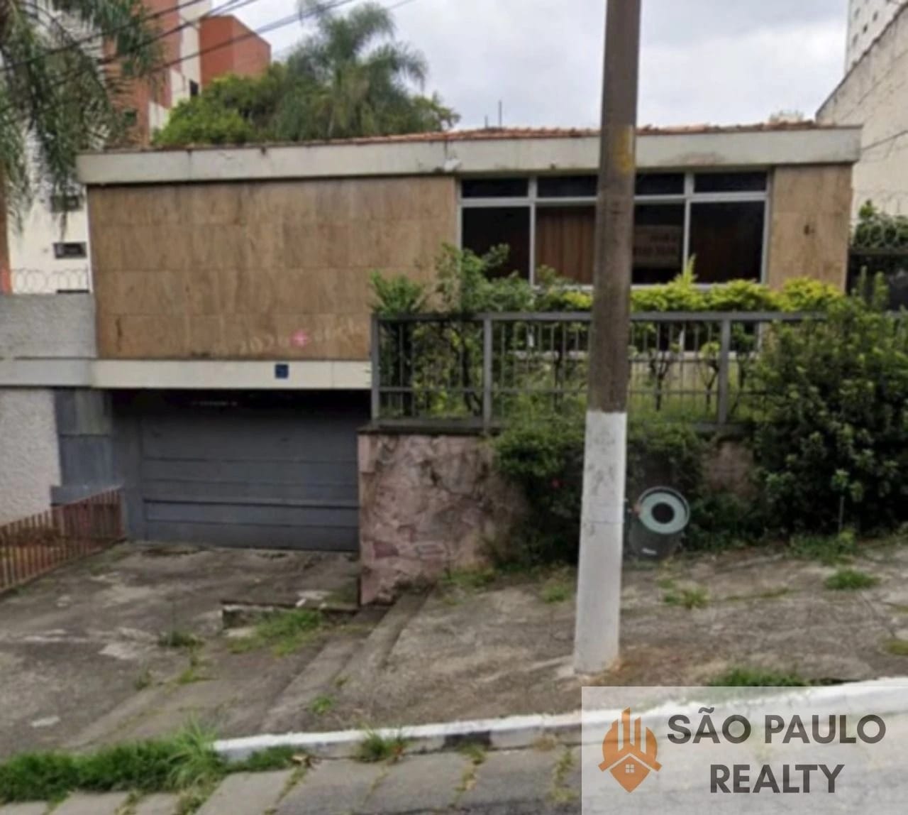 Sobrado à Venda na Aclimação | Terreno de 1.000 m² | Piscina | 6 Vagas